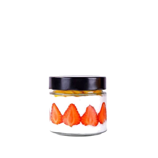 Rundes 280-ml-Glas mit Erdbeeren in Sirup und schwarzem Deckel