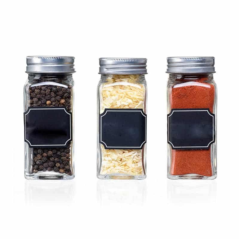 Tres tarros cuadrados de vidrio para especias con tapa de acero inoxidable y etiquetas impresas