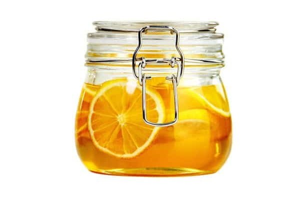 Rundes Bügelglas mit eingelegten Orangenscheiben
