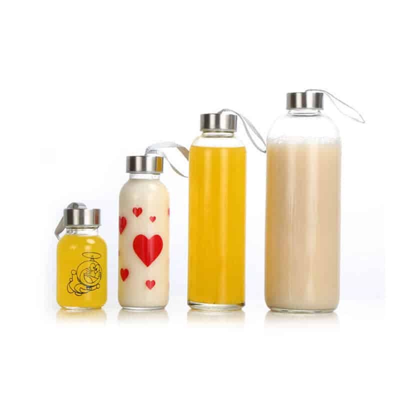 Trinkflasche aus Klarglas mit Edelstahldeckel und Trageschlaufe aus Stoff