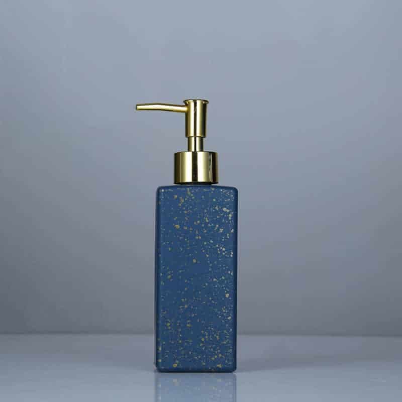 Vierkantige Handwaschflasche aus dunkelblau gesprenkeltem Glas mit goldener Pumpe