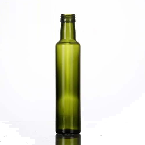 Leere dunkelgrüne Dorica-Olivenölflasche, 250 ml, 23,3 cm hoch, vor neutralem Hintergrund