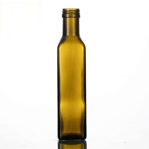 Leere antikgrüne Marasca-Olivenölflasche, 250 ml, 21,5 cm hoch, vor neutralem Hintergrund