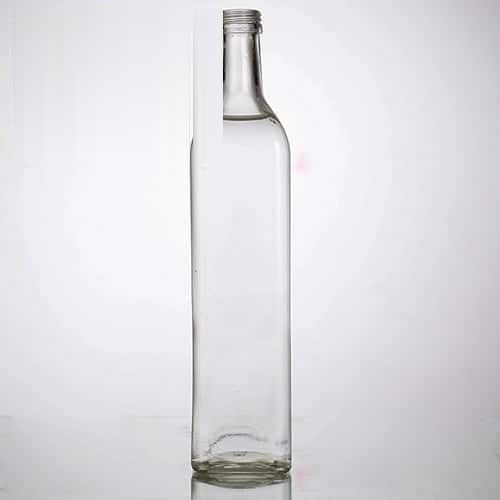 Leere klare Marasca-Olivenölflasche, 750 ml, 30,5 cm hoch, vor neutralem Hintergrund