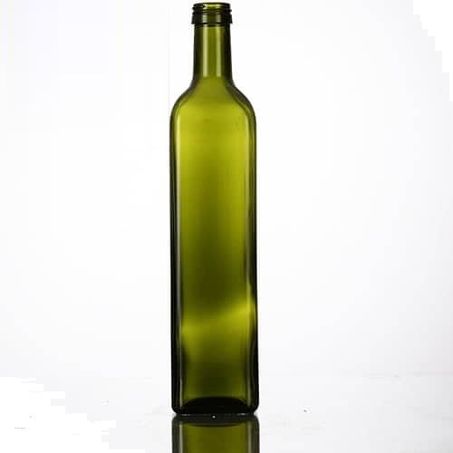 Leere dunkelgrüne Marasca-Olivenölflasche, 750 ml, 30,5 cm hoch, vor neutralem Hintergrund